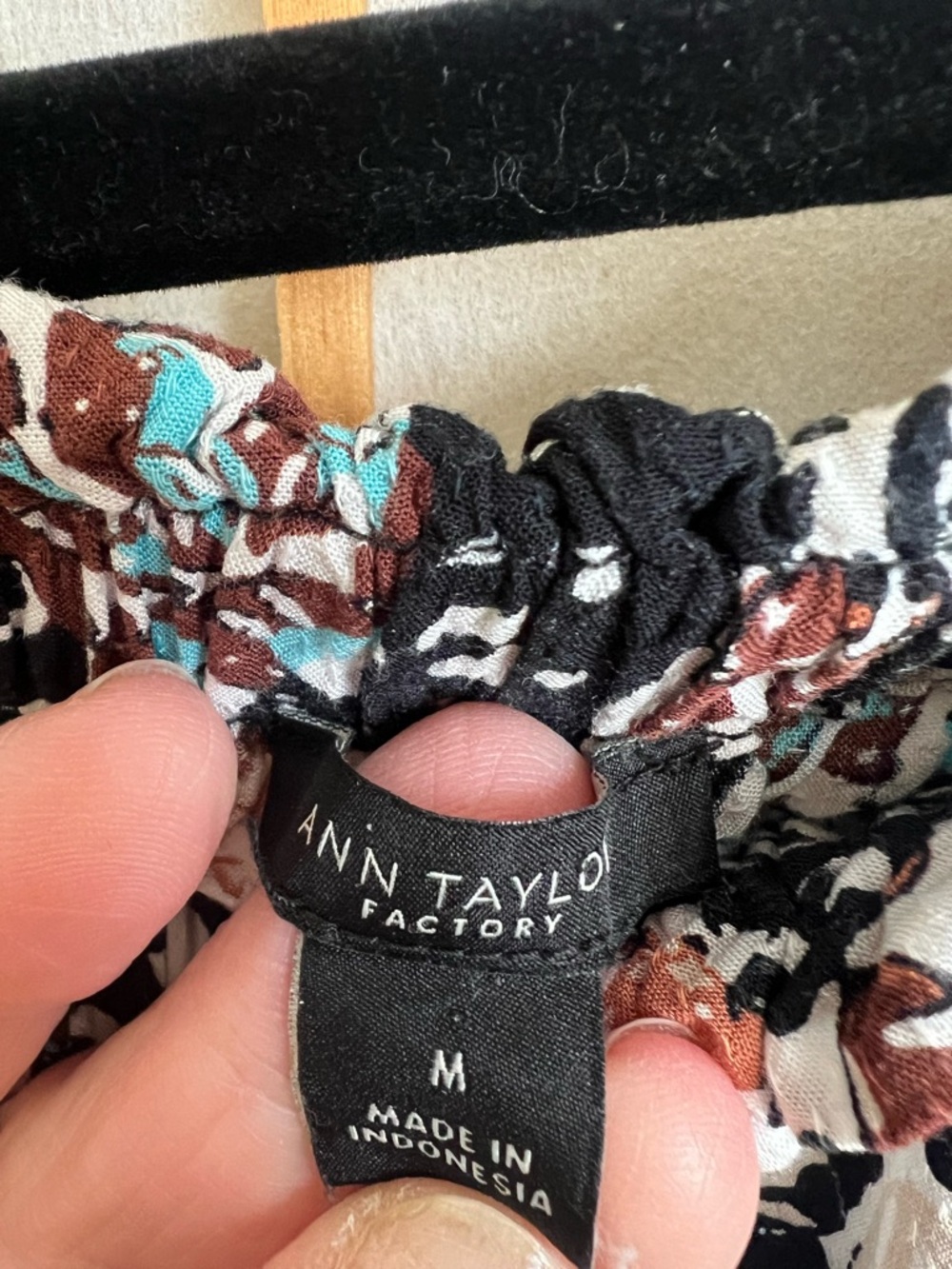 Ann Taylor Factory Floral Off Shoulder Blouse Size M Boho Peasant Top - Picture 2 of 8